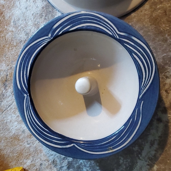 Pair Blue on White Combed Rim Original Apple bakers - Picture 4 of 5